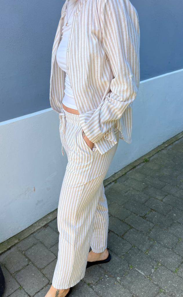 Mulieres Skjorte - Sasha - White/Brown Striped