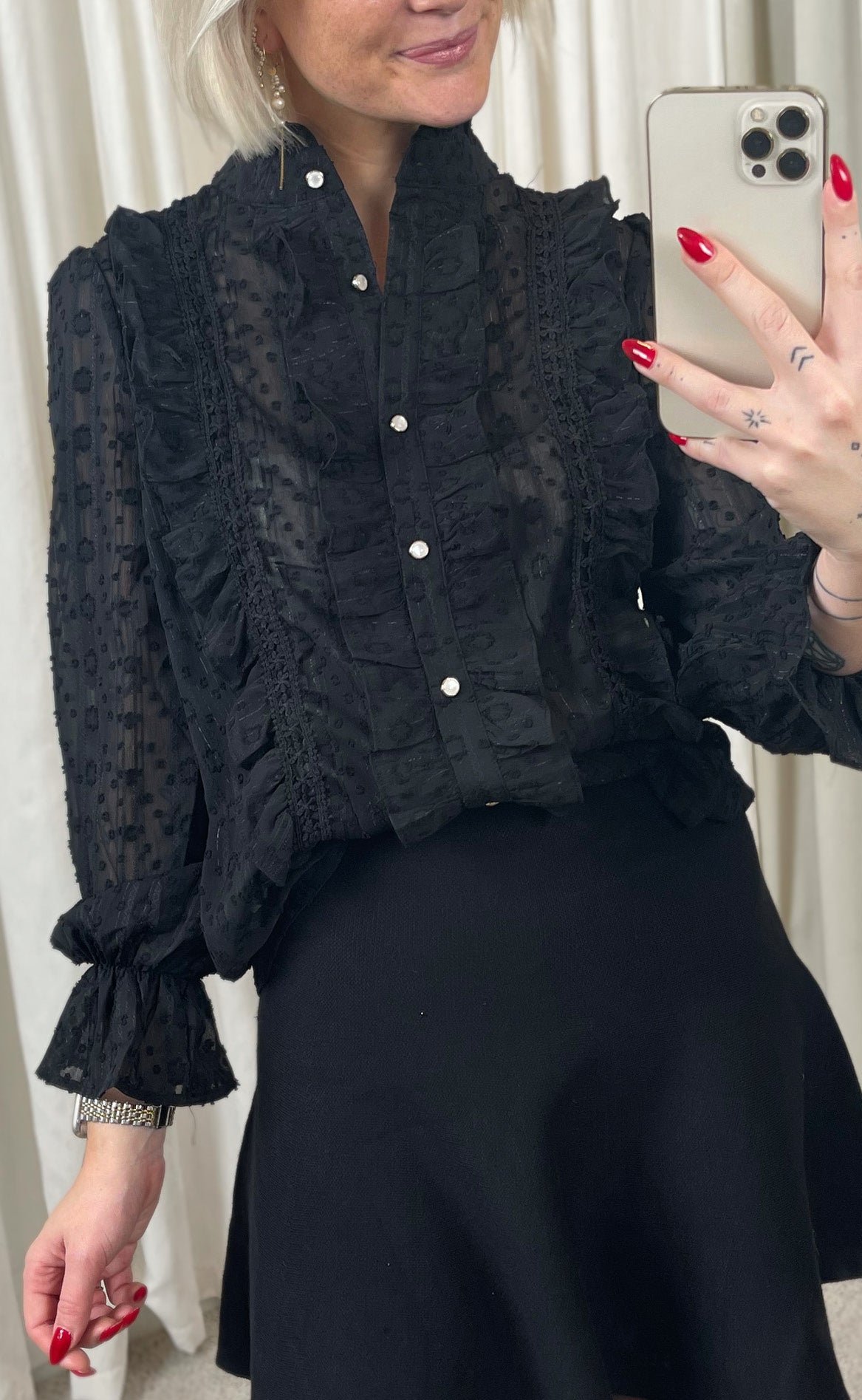 8: CHOSEN Skjorte - Shiny Ruffle - Black
