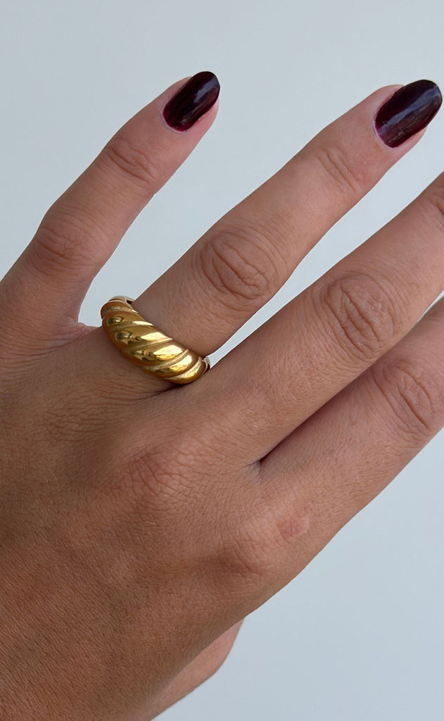 Smykkeli Copenhagen Ring - Twisted Crossaint Large - Golden Colour