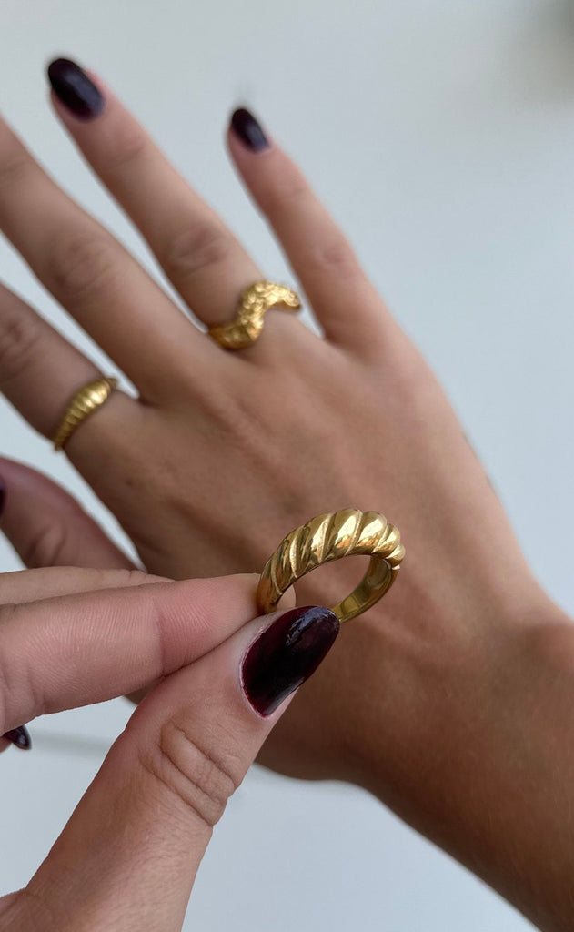 Smykkeli Copenhagen Ring - Twisted Crossaint Large - Golden Colour