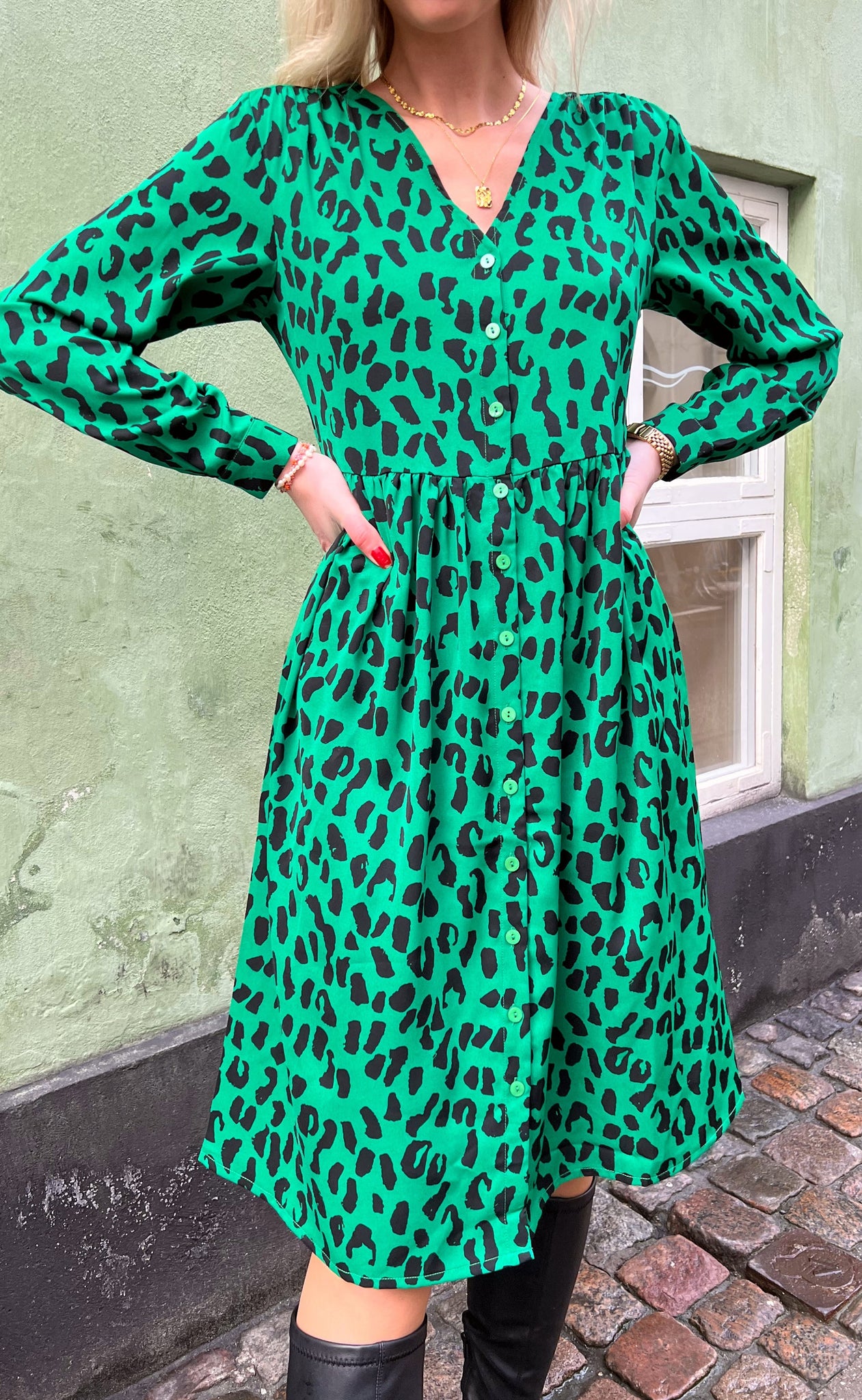Se Mulieres Kjole - Ann - Green Leopard hos Mulieres.dk